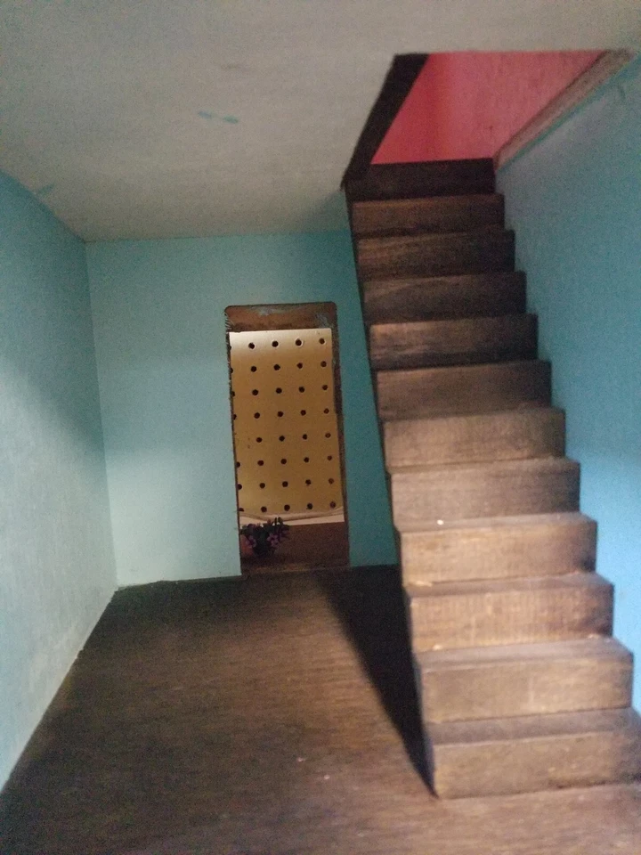 Large Dollhouse partly finished Log Cabin - Image 4 of 4