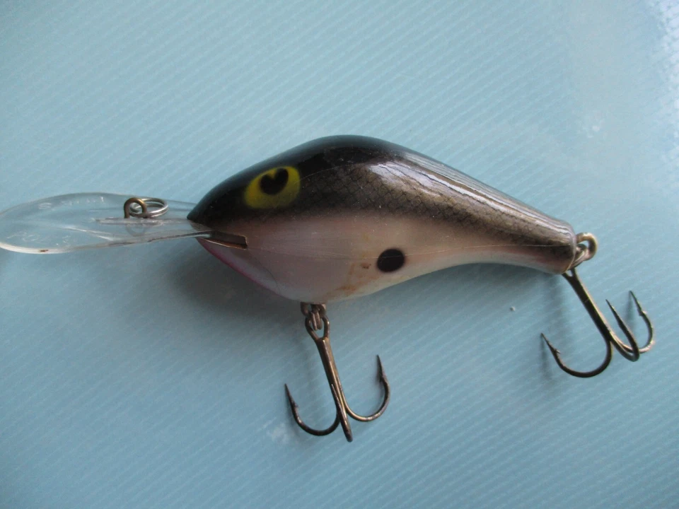 1 oz. Crankbait de madera de cedro Poe's Shad cuerpo de 3 pulgadas, súper limpio. Foto 2 de 4