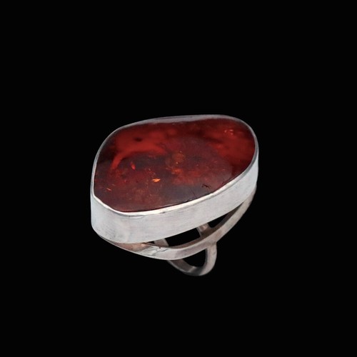 Large Sterling Silver Ring with Amber. - Picture 3 of 5