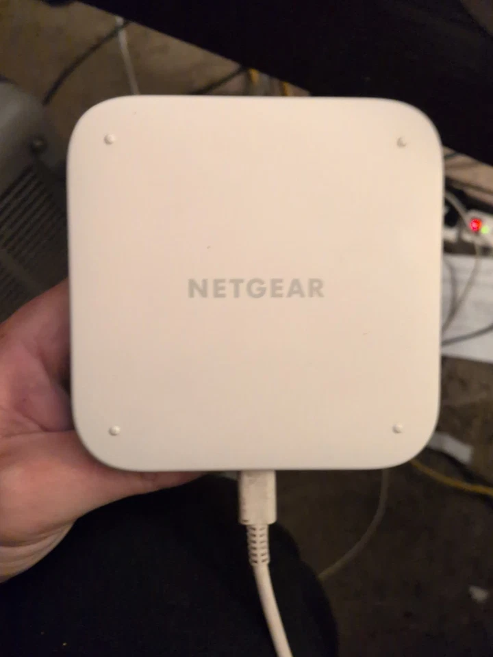 NETGEAR Nighthawk M6 (MR6110-1A1NAS)  - Image 2 of 4