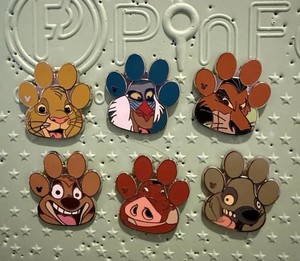 Disney 2017 Hidden Mickey Lion King Paw Print Full Set - Chaser Included