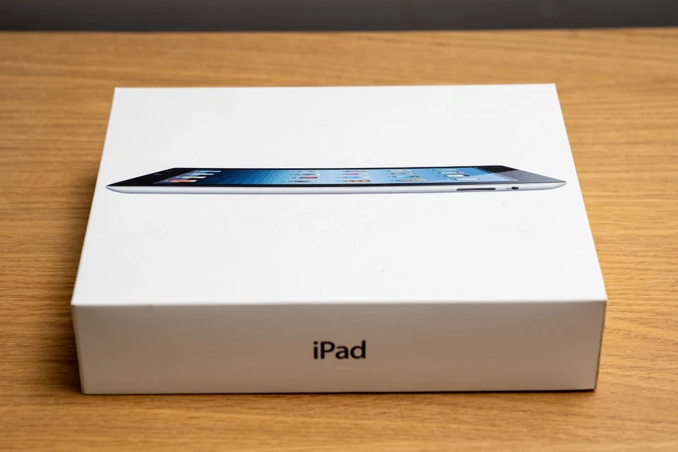 Apple iPad 3rd Gen. 32GB, Wi-Fi, 9.7in - Black (Near Mint Condition!) - Image 2 of 4