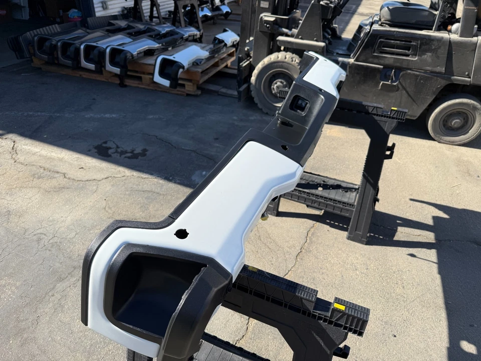 FORD F-250/350/450 Bumpers 2023-2025 star white metallic Tri-coat - Image 3 of 4