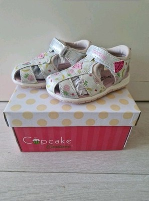 Cupcake Couture Kinder Mädchen Sandalen Sommerschuhe weis rosa Klettvers. Gr.22