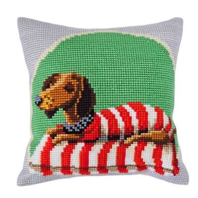 CDA Kreuzstichkissen Stickpackung ''Dackel auf Sofa'', bedruckt, 40x40cm