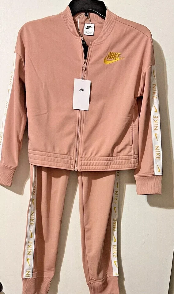 Новый Nike большой девочек костюм 2 изделия комплект, размер большой, розовый шепот CU8374-609 - Изображение 2 из 3