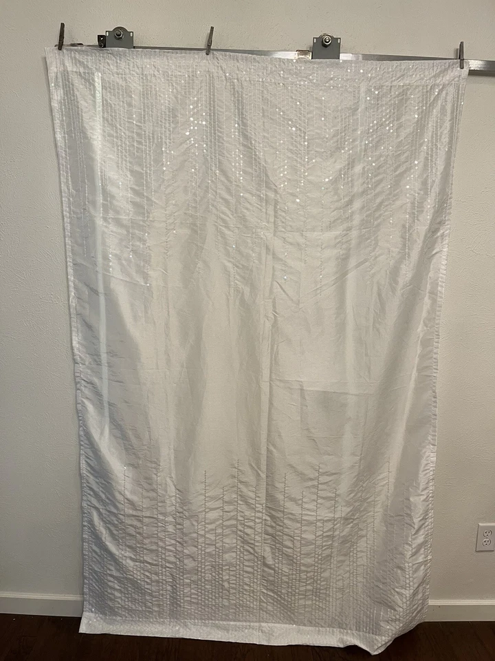 2 paneles de cortina Xhilaration Target blanco sedoso transparente lentejuelas bolsillo de varilla 54x84 Foto 4 de 4