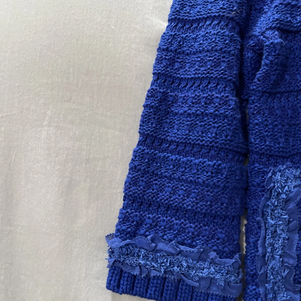Suéter de malha azul royal manga 3/4 comprimento - com botões cobertos médio - Imagem 2 de 4
