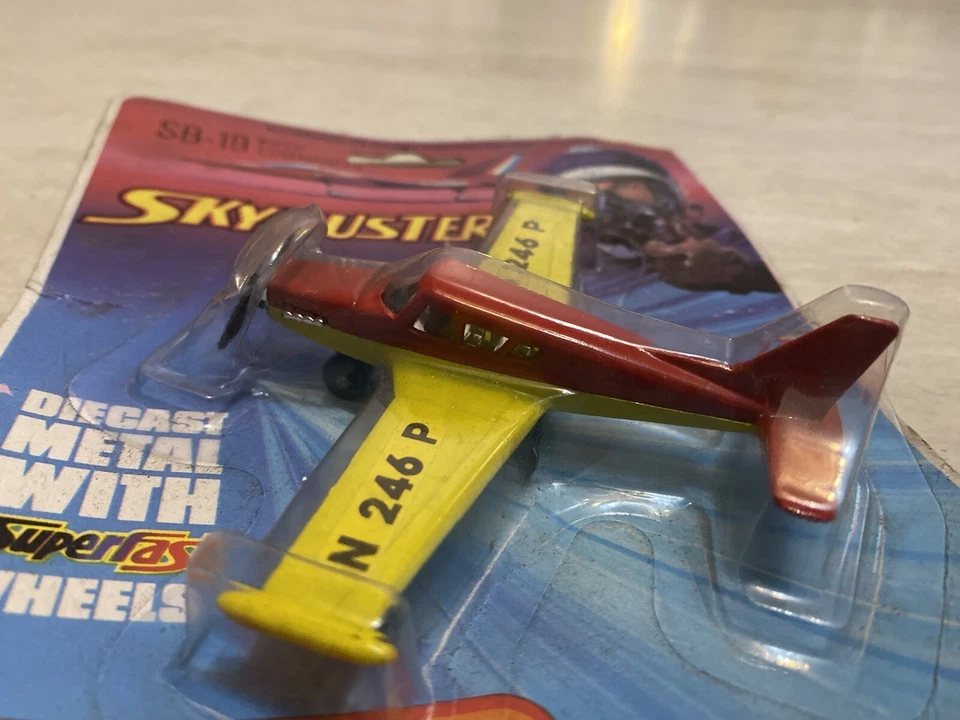 Aereo Matchbox Sky Busters die cast SB-19 1974 Piper Commanche nuovo in blister - Immagine 3 di 4