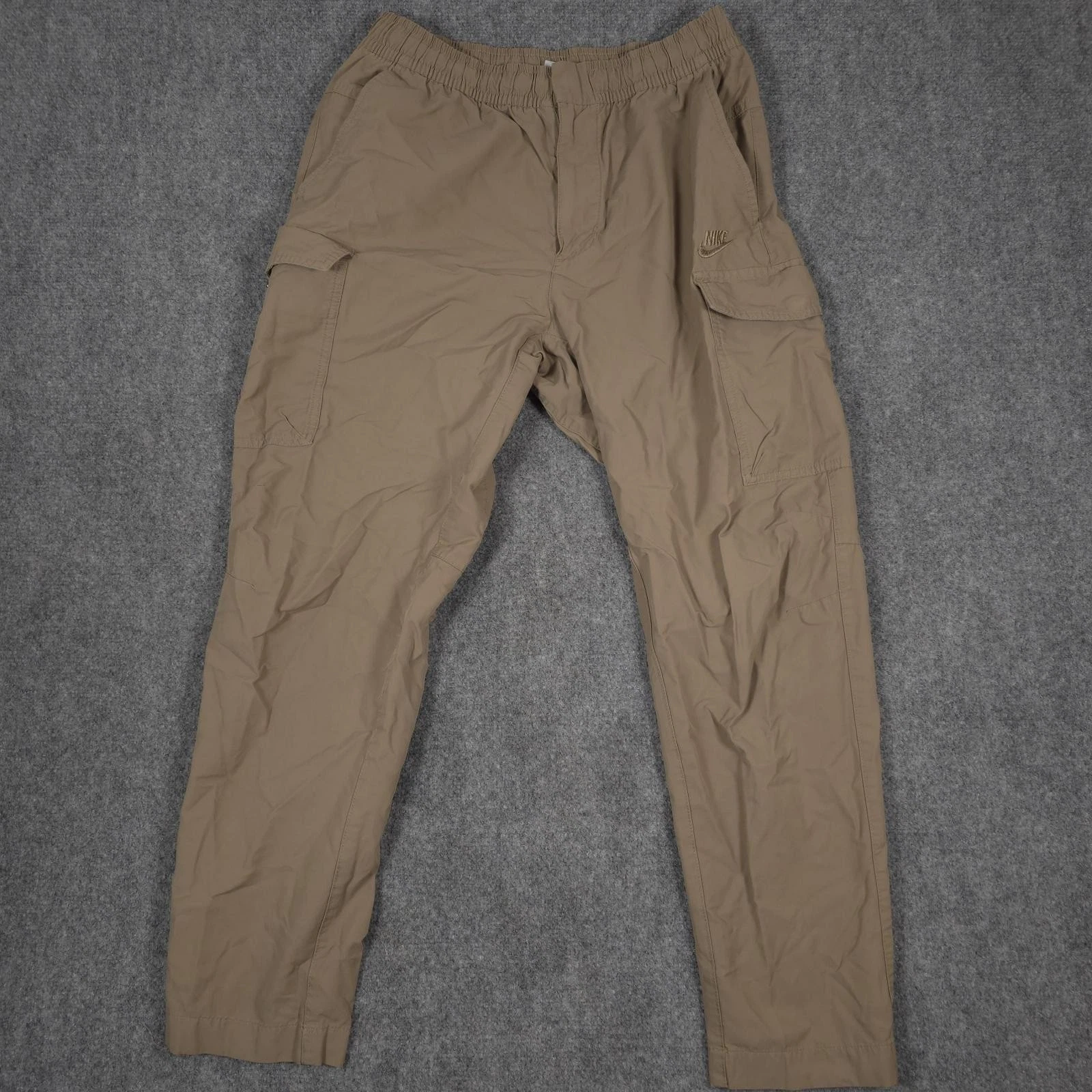 Nike Utility Cargo Pants Mens L Brown Woven Nylon Lightweight Performance
Opens in a new window or t