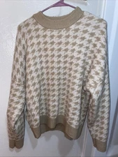 Abercrombie & Fitch Beige houndstooth sweater medium Fuzzy soft knit