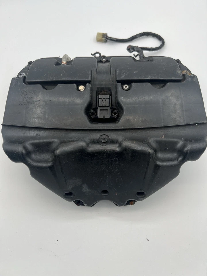 Yamaha Yzf R6 2006/2007 OEM CAJA DE AIRE SUPERIOR CON INYECTORES Y SENSOR usada Foto 3 de 4