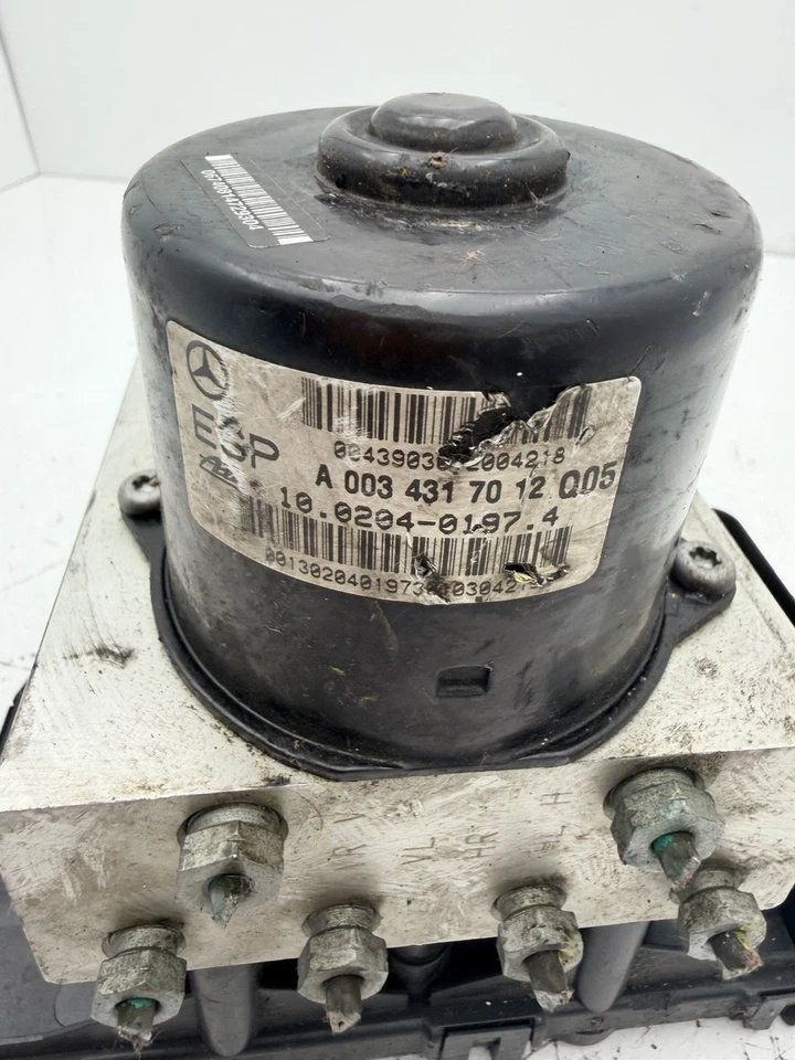 2001-2004 Mercedes SLK320 ABS Anti-Lock Brake Pump Controller  OEM B303-33 - Image 4 of 4