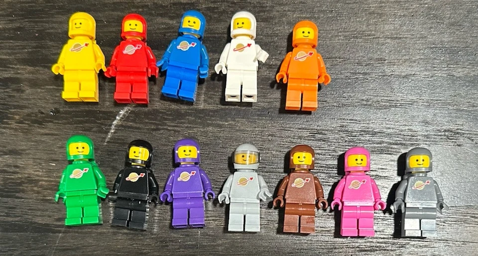 Lot of 12 Lego Classic Spaceman Minifigures With Free GWP Chrome Spaceman - Image 3 of 4