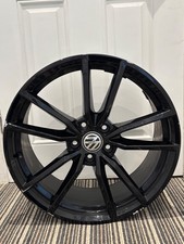 *cracked* GENUINE GOLF R 19” PRETORIA ALLOY BLACK