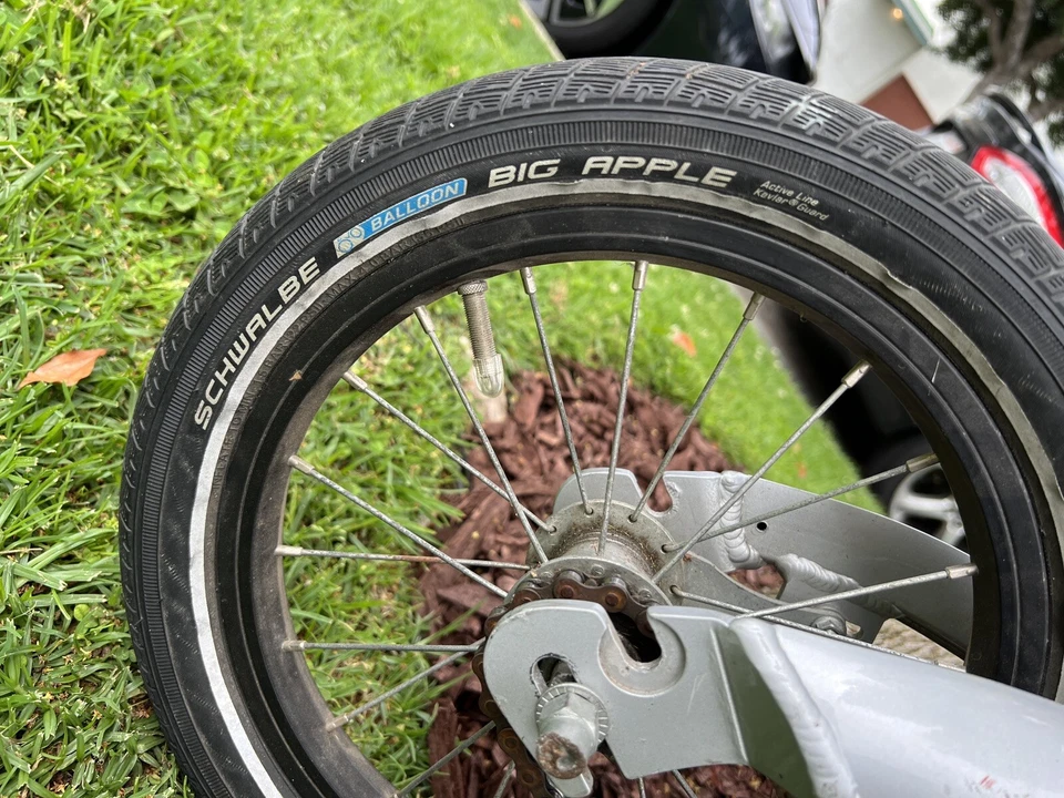 Bicicleta de equilibrio azul BMW para niños Foto 4 de 4