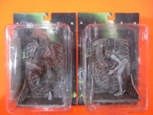 2004 ALIEN 3-D WALL RELIEF SCULPTURE LOT OF 2 X-PLUS SOTA TOYS SEALED NIP RARE - Picture 1 of 7