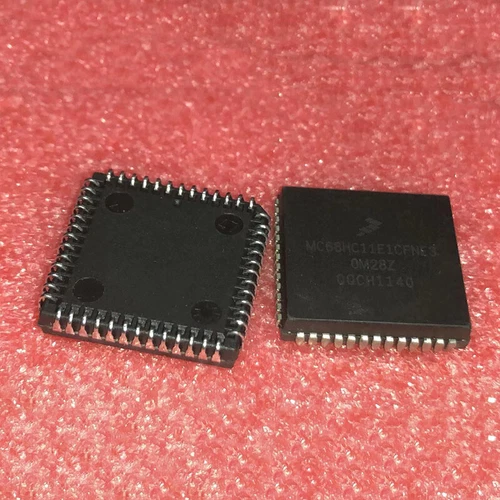 1PCS MC68HC11E1CFNE3 8 Bit MCU 512 BYTES EE EPP PLCC52