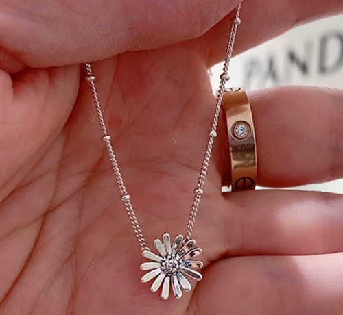AUTHENTIC PANDORA NECKLACE DAISY FLOWER 