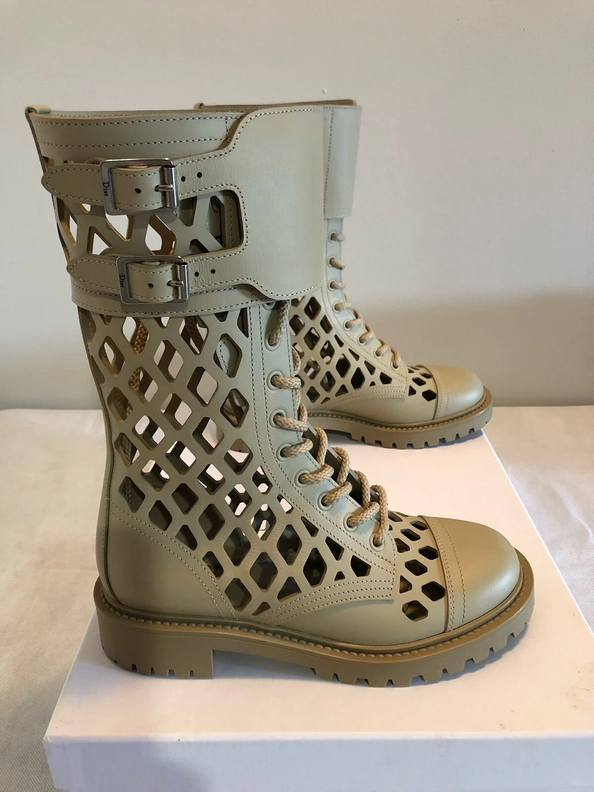 Bottes en cuir beige Dior Christian Dior T trap découpe perforée 5,5 B