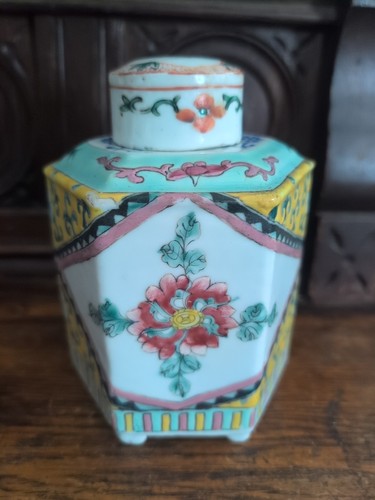 Antique Chinese Export Porcelain Hexagonal Shaped Footed Tea Caddy