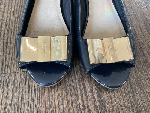 Kate Spade Gold Bow Accent Patent Leather Wedge Black Open Toe Shoes Women's 6M - Picture 8 of 11