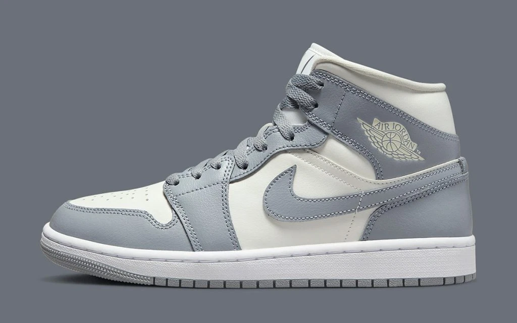 Nike WMNS Air Jordan 1 Mid \