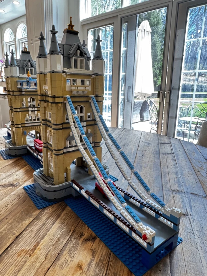 LEGO London Tower Bridge 10214 RETIRED 2010- 99.9% Complete, Excellent Condition - Image 3 of 4