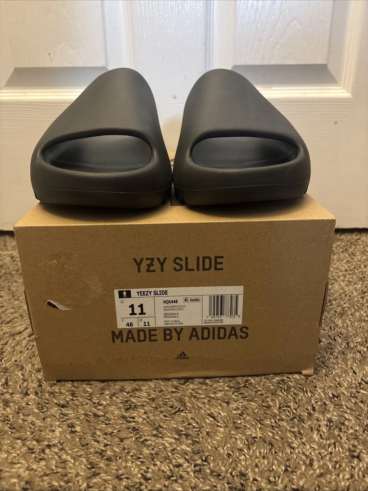 ADIDAS Taglia 11 Yeezy Slides Onice Nuovo