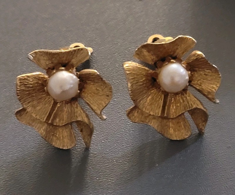 Vintage Clip On Earrings with Faux Pearl prong set on gold tone Floral  Design