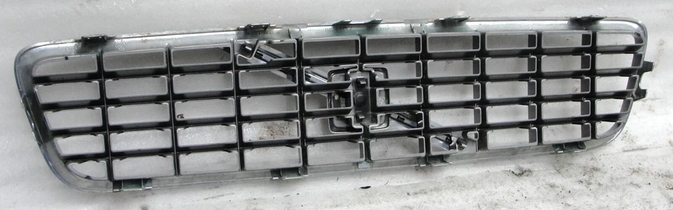 Volvo S80 OEM cromo parrilla delantera capó montaje eggcrate 04-06 buenas pestañas 8659947 Foto 4 de 4