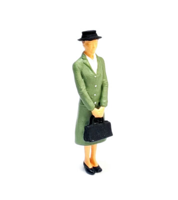 ED 1:64 Painted Figure Mini Model Miniature  Diorama Nostalgic Lady Green Suit