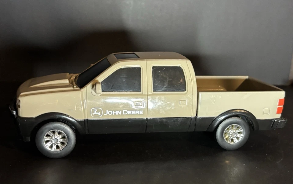 Pick-up Chevy bronzeado John Deere  - Imagem 4 de 4