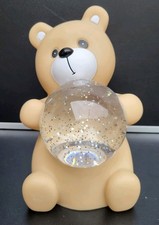 Bär Schneekugel Glitzerwasser mit LED und Gl...