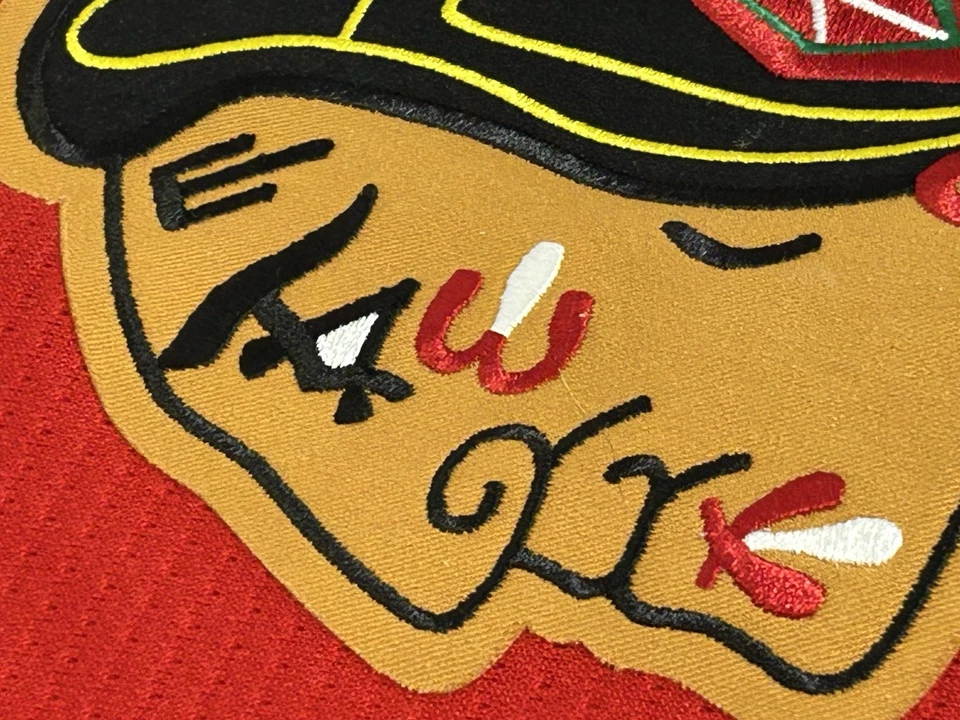 Chicago Blackhawks Jersey SMALL MENS Nike Team Made In Canada NHL Hockey shirt - Image 3 of 4