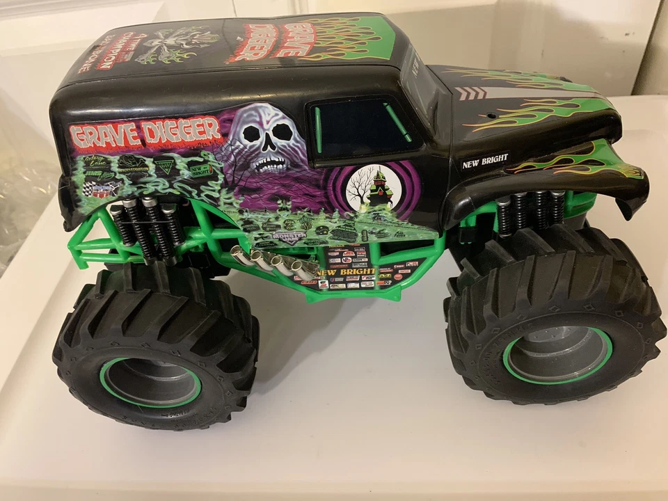 Nuevo camión excavador de tumbas Monster Jam brillante 1:10 RC 9,6 V sin oruga remota raro Foto 3 de 4