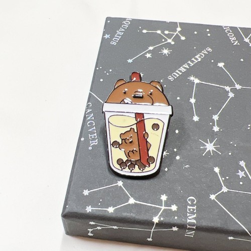 Spilla smaltata Boba a forma di tazza - idea regalo amante del tè bolla - Foto 10 di 16