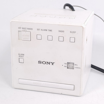 Sony ICF-C1 Radiowecker AM FM weiß netzbetrieben funktioniert gebraucht