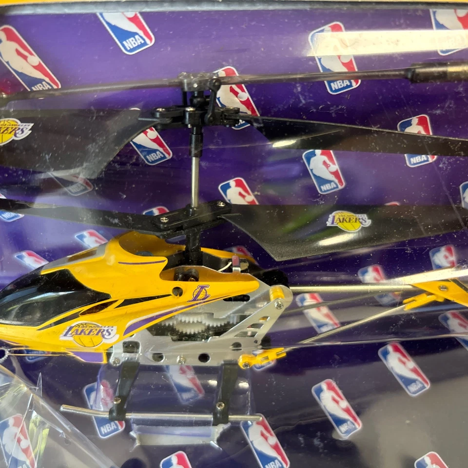 NBA LA LAKERS 3.5-Ch Metal Gyro IR HELICOPTER, World Tech Toys Kobe Magic - Image 3 of 4