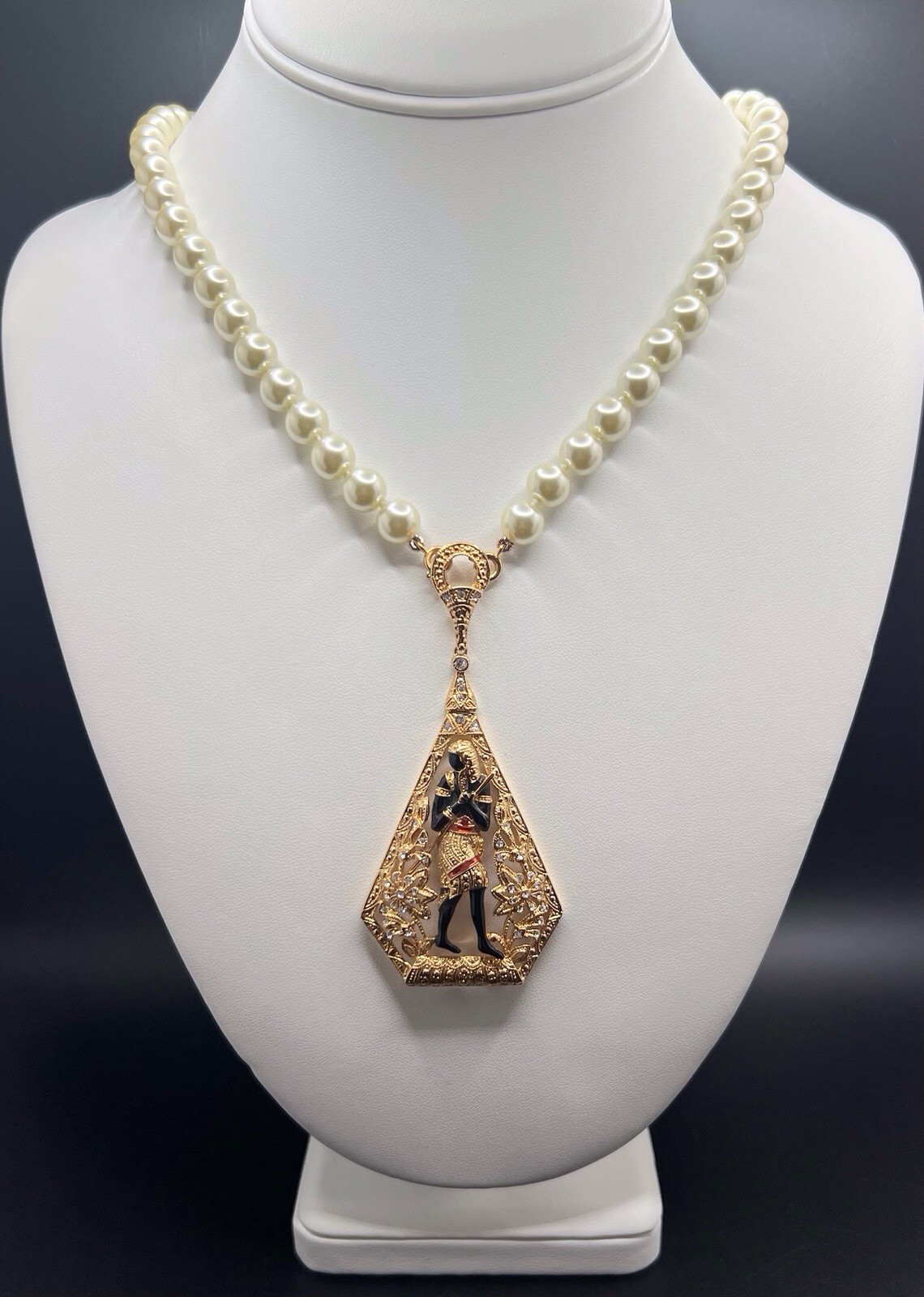 Camrose & Kross JBK Jacqueline Kennedy Egyptian Revival Pendant Necklace Pearls
