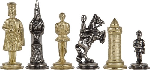 Gothic Chessmen solid metal brass/silver plated with felted bottoms from Italy - 第 1/1 張圖片
