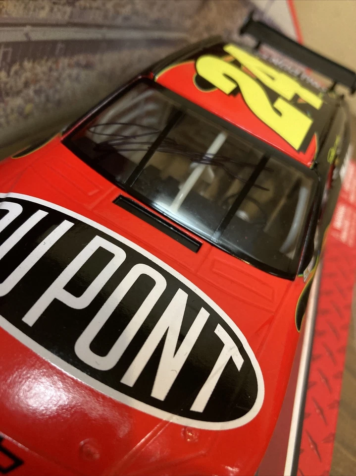 Winners Circle 2009 Nascar 1:24 Scale Diecast Car #24 Jeff Gordon Autographed - Image 3 of 4