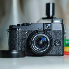 Fujifilm X10 Camera 12MP EXR CMOS f2.0-f2.8 4x Optical Zoom Digital Camera