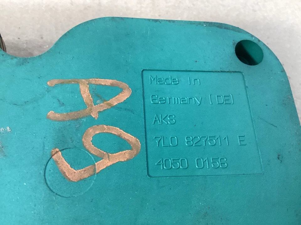 Porsche Cayenne 2008-2010 tapa maletero Striker escotilla motor actuador 7L0827511E OEM. Foto 2 de 4