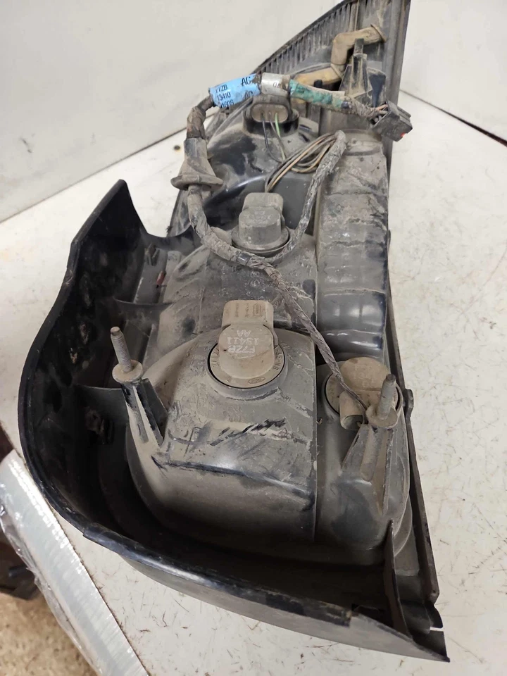 97 FORD MUSTANG MACH E Left Tail Light Assembly Turn Signal Driver Side Lh OEM - Image 3 of 4