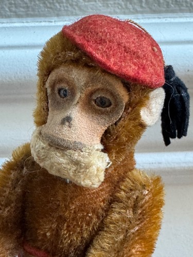 VINTAGE SCHUCO GERMANY FRICTION TOY MOHAIR MONKEY ON SCOOTER W/ FELT HAT & PANTS - Picture 11 of 11