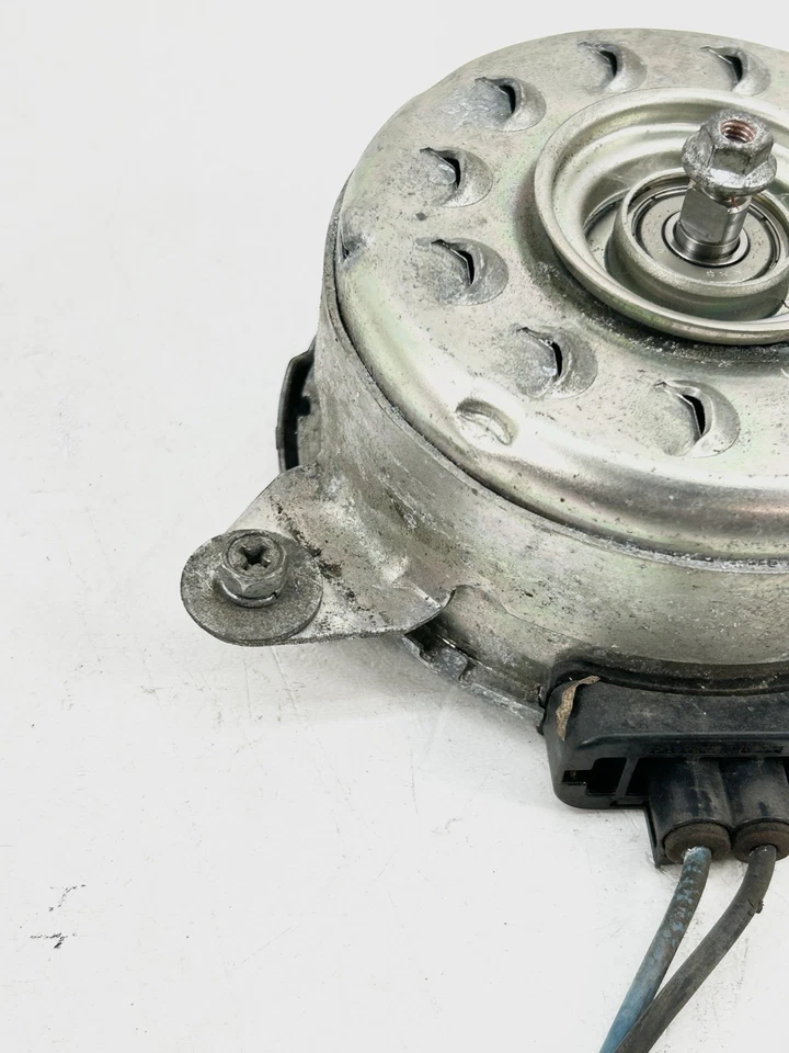 Ventilador de radiador de refrigeración Nissan Leaf 2011-2023 motor lado derecho del pasajero OEM Foto 4 de 4