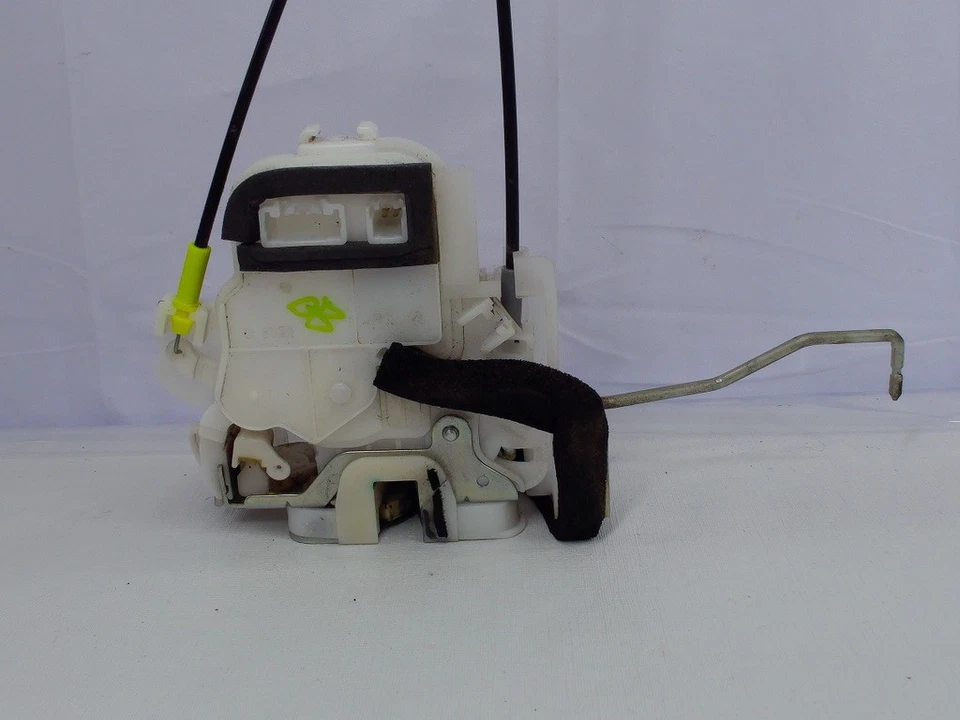 Actuador de cierre de puerta lateral derecho pasajero delantero Subaru Forester 2009-2013 Foto 2 de 4