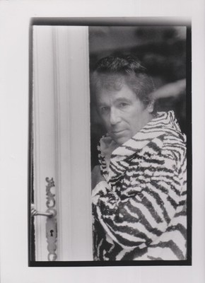 NOUGARO Portrait Foto in MONTMARTRE (c) Michel GINIES 1985