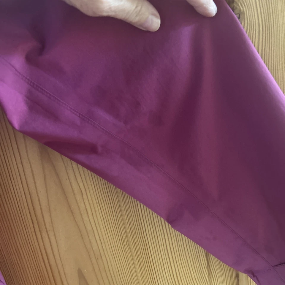 Chaqueta Gore-Tex con Capucha Cabela para Mujer, Color Rosa Oscuro Medio 2 Bolsillos Laterales con Cremallera Foto 2 de 4